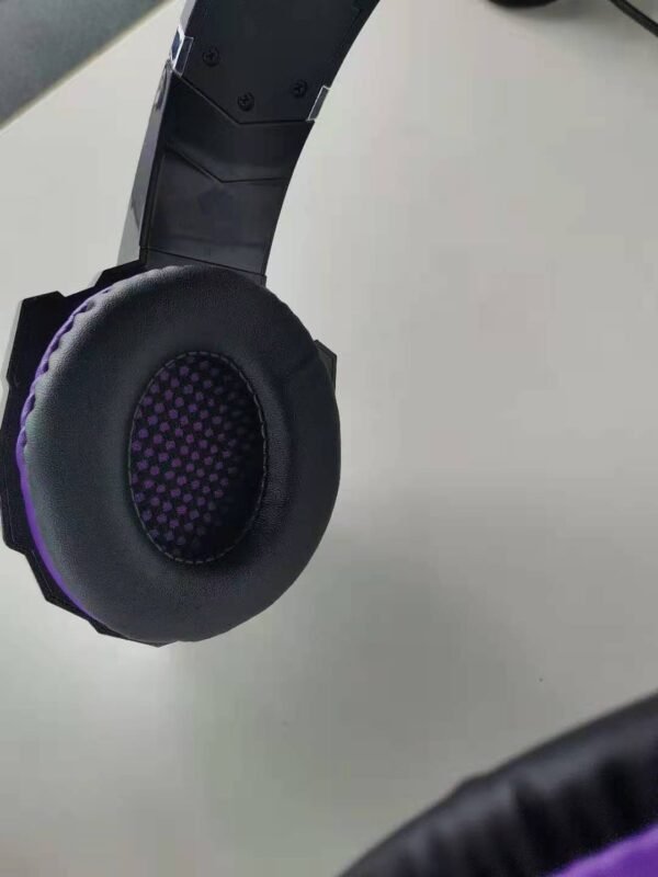 Headphones Are Actually Wired Gaming Headsets - Image 3