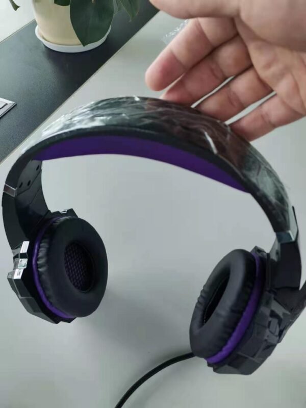 Headphones Are Actually Wired Gaming Headsets - Image 7